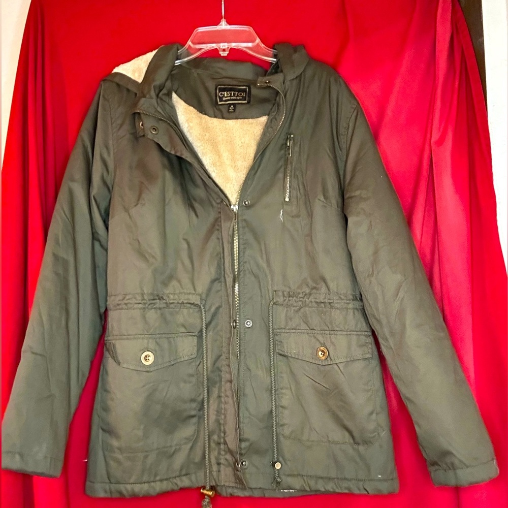 Brand new C’ESTTOI Jacket army green with beige Sherpa lining size small
